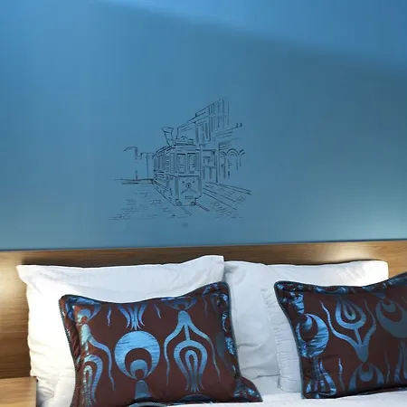 Pera Aparthotel 3*