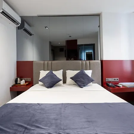 Pera Aparthotel 3*